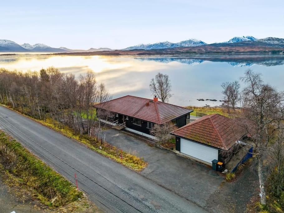 Hus Med Egen Strandlinje Тромсё Экстерьер фото